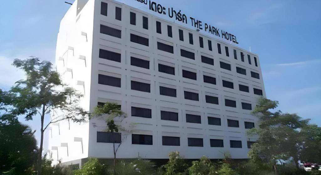 The Park Hotel Патая Екстериор снимка