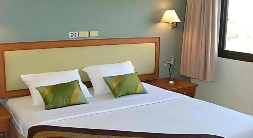 The Park Hotel Патая Екстериор снимка