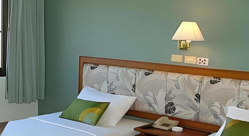 The Park Hotel Патая Екстериор снимка