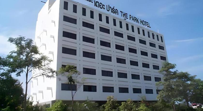 The Park Hotel Патая Екстериор снимка